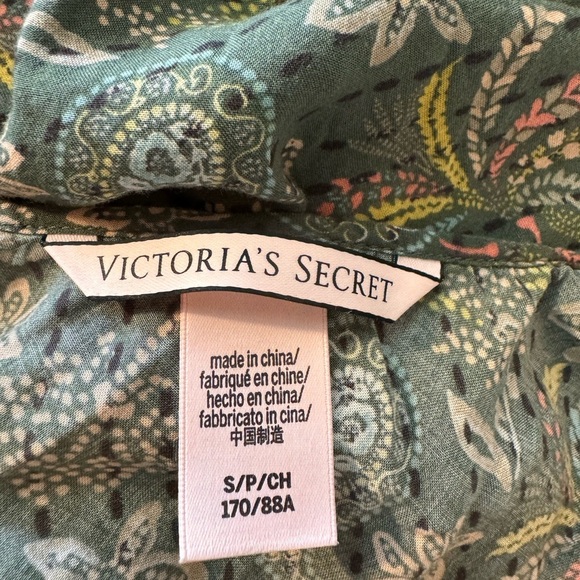 Victoria's Secret cold shoulder Green Floral Blouse size s/p/ch - Picture 6 of 8